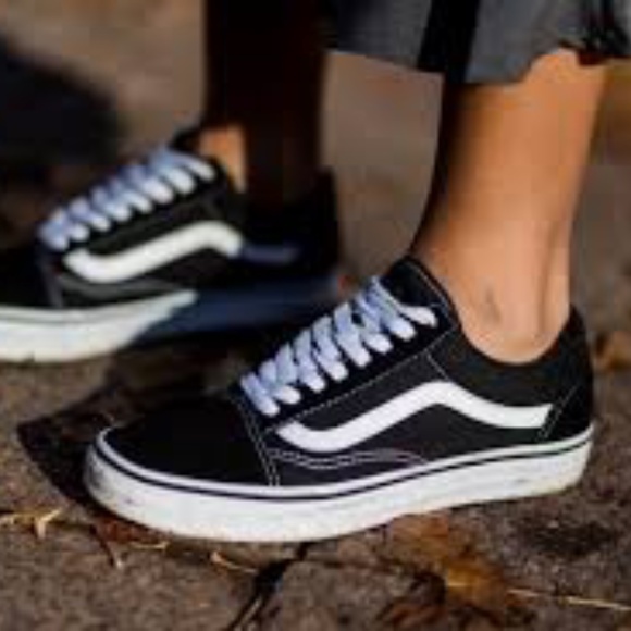 Vans Old Skool Shoe - Picture 1 of 4